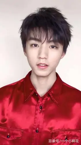 有一种化妆叫王俊凯画眼影,镜头拉近后,网友:简直太帅了!