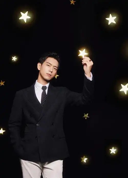 李现跨年演唱会造型西装帅气期待新剧