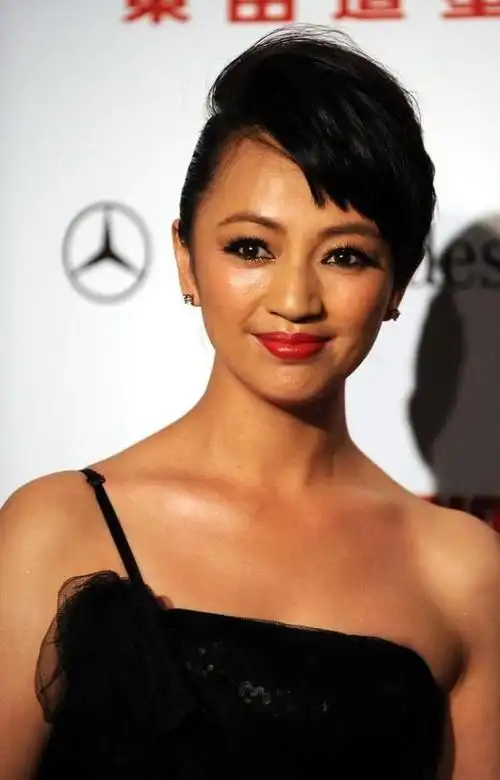 37岁嫁华谊总裁,婚后连生两胎,如今罗海琼一家四口和和美美