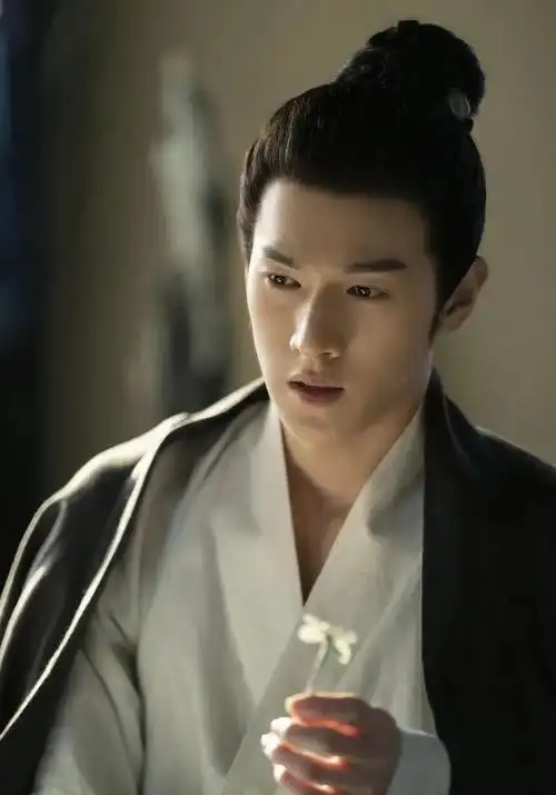 于正新剧藏了7大帅哥,打辅助的颜值不输主角,小跟班比主子还帅