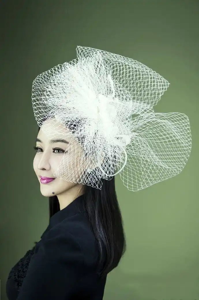 今日封面# #娱乐最前沿#近日,孙楠49岁前妻@买红妹 最新写真曝光,她