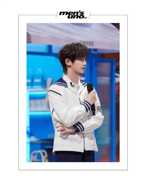 风度星尚#夏日故事里常常萦绕着海风气息,水手服是有效的视觉降温