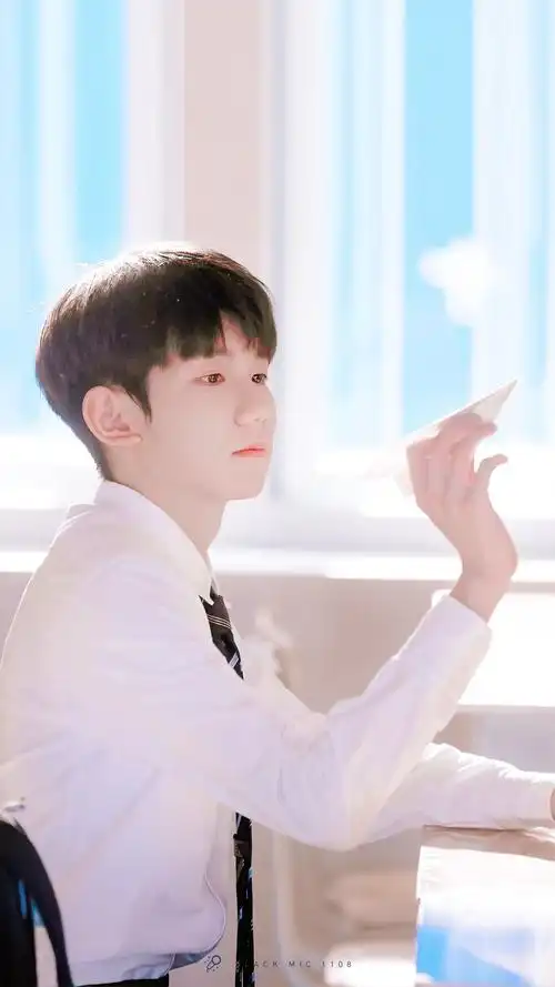 [tfboys][分享]200519 王源校服图照合集,学长·源帅气登场