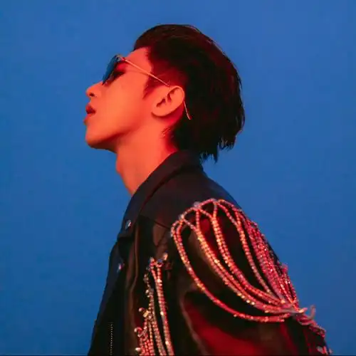 蔡徐坤的头像 都挺好看  这脸也是真的耐看!