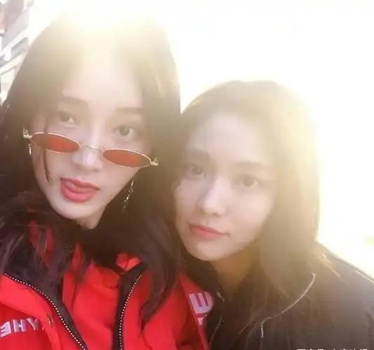 孟佳王霏霏是什么神仙友情?不仅发文互相鼓励,还一起换头像