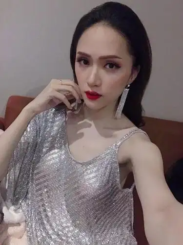 男子变性整容后参加选美夺冠,现沉迷减肥瘦剩皮包骨网友称像假人