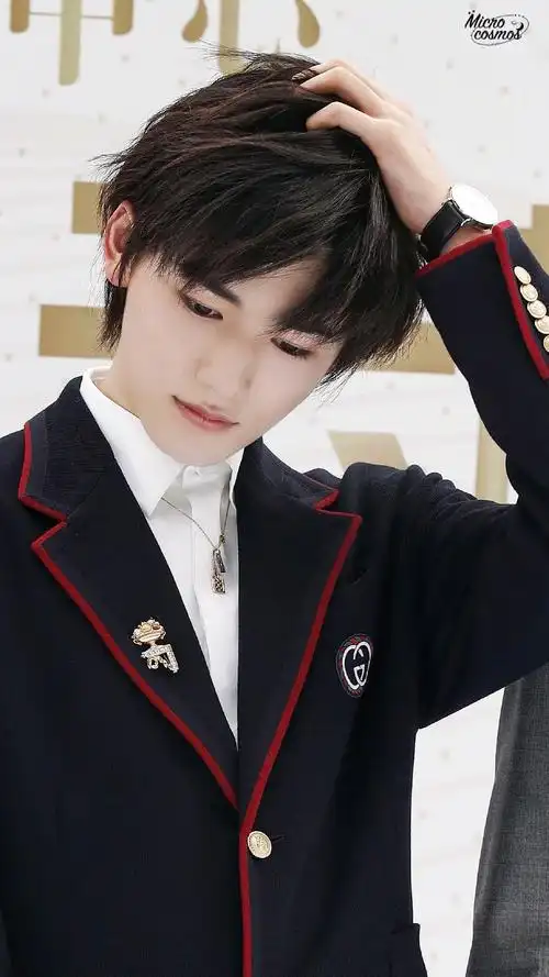 前年今日16岁的宋亚轩勇闯东方风云盛典暴风吸粉全网寻找扎啾啾的小孩