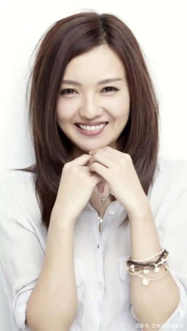 美丽脱俗的影视演员傅晶