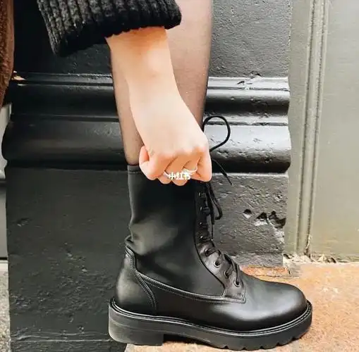 sw 2022 早秋新款马丁靴 好看百搭 种草咯