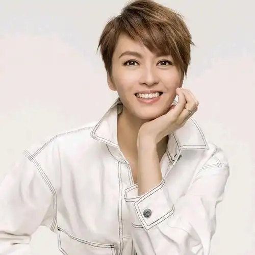 全能艺人"梁咏琪"才华横溢