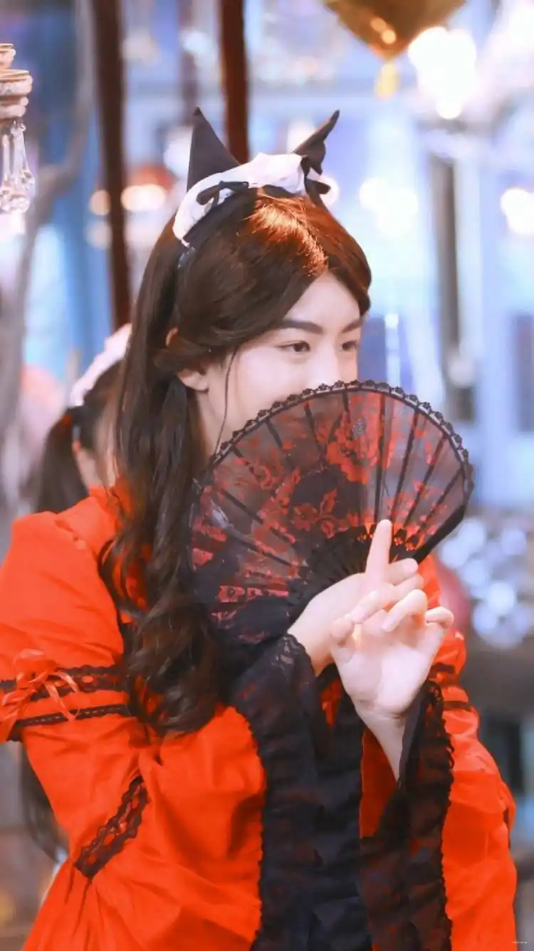 tfboys:三小只的女装一个比一个美,最后的那个人,你来错图集了