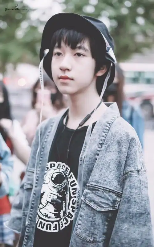 少年凉生贺峻霖