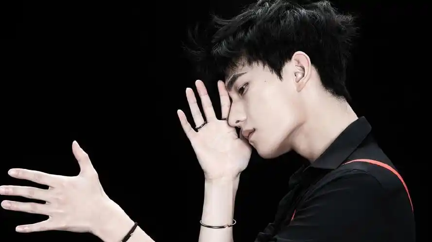 杨洋明星风尚壁纸27