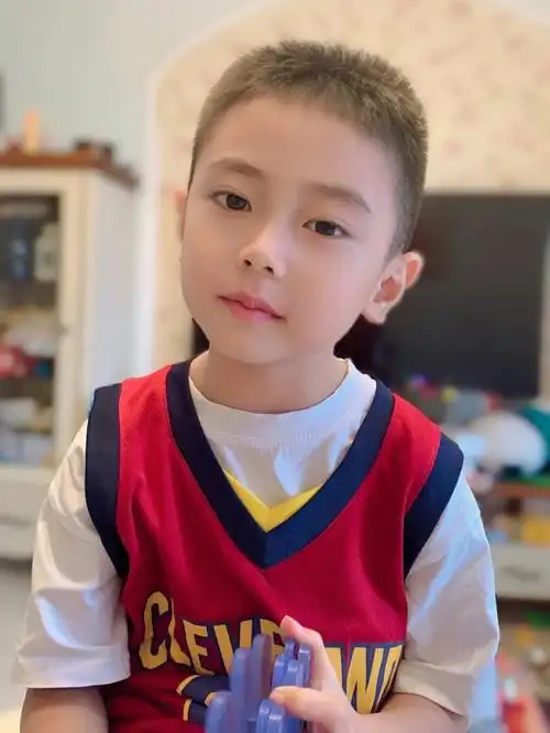 男童发型我家儿子寸头00