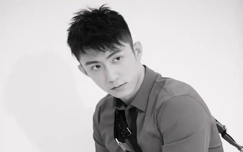 黄景瑜帅气写真图片桌面壁纸