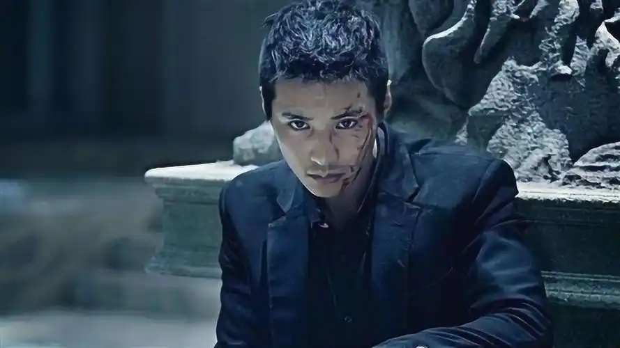 元斌坚毅的眼神和视死如归的出击,让人久久难以释怀