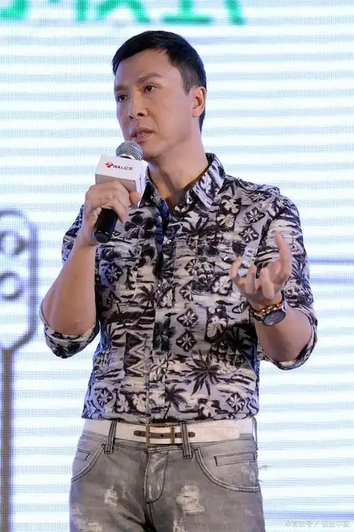 对于这样的事情,个人倒是觉得跟甄子丹没有多大的关系,之所以会发生