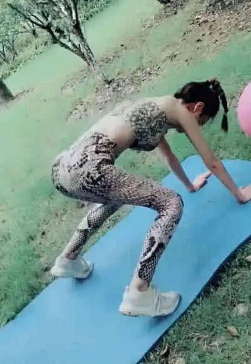 抖音蛇女火了神仙洞大开网友身材很配