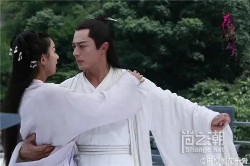 白子画何时爱上花千骨?