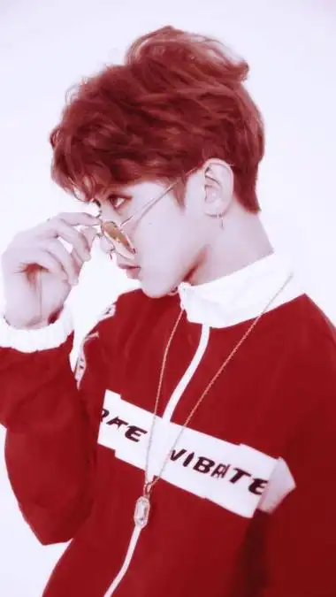 蔡徐坤 终于发手机回归微博了 崽子也太好看了 新壁纸新锁屏get