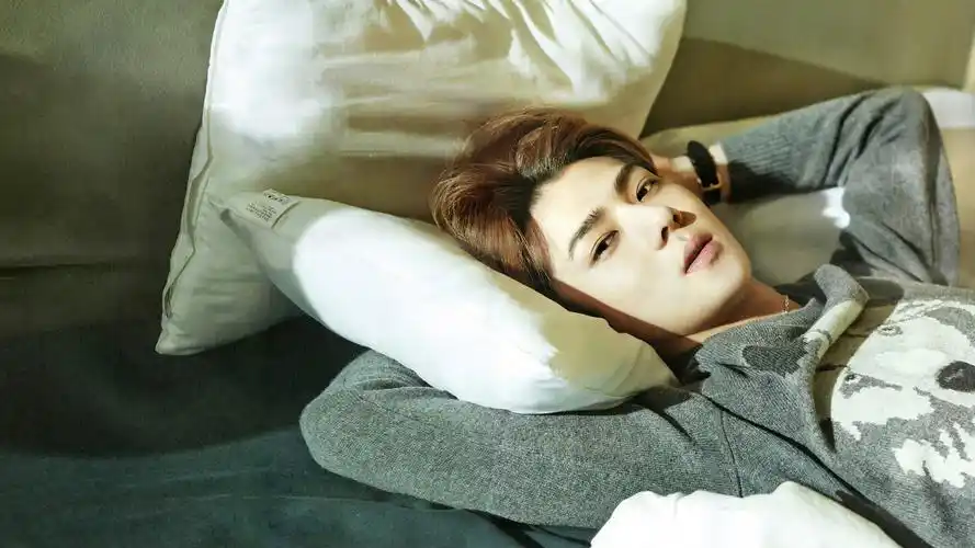 暖男吴世勋壁纸