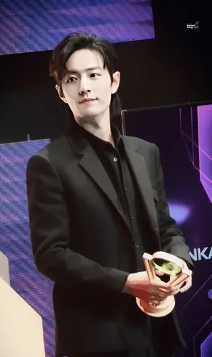 肖战爱奇艺尖叫之夜