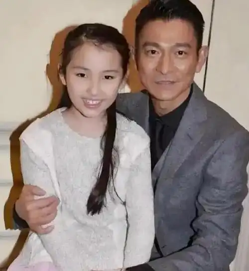 刘德华的女儿高调亮相,颜值爆表,或成娱乐圈"颜值担当"