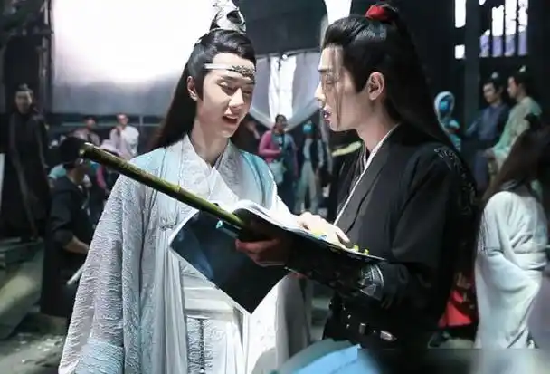 肖战爱请客被叫战总高泰宇因王一博叫战哥调侃二人获正主回应