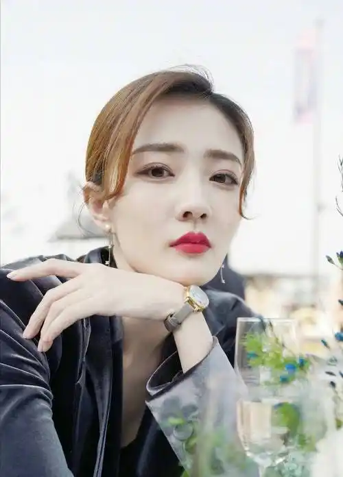 国字脸,大额头也好看的女明星,这4位必须有姓名_孙俪_舒淇_方脸