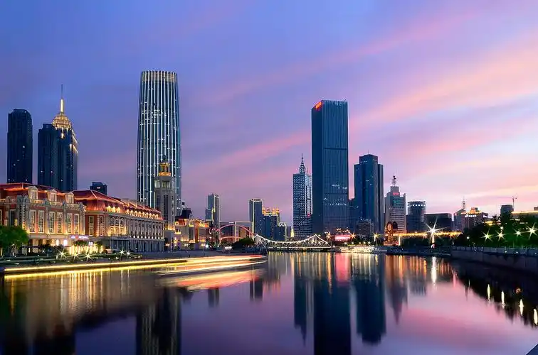 城市与流云天津津湾广场夜景