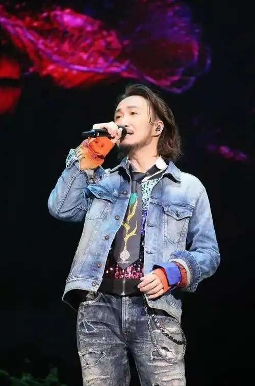 郑中基暂退娱乐圈引舆论震荡,女经纪人与男艺人关系再度引发揣测