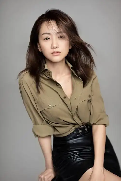 杨蓉初秋素颜写真曝光 干净忧郁显气质