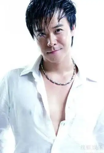 简介:陈思成《爱是一颗幸福的子弹》剧照图片,分享一