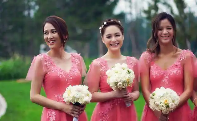地点定在巴厘岛,漂亮的混血许玮甯任林心如伴娘,而霍建华的伴郎有经纪