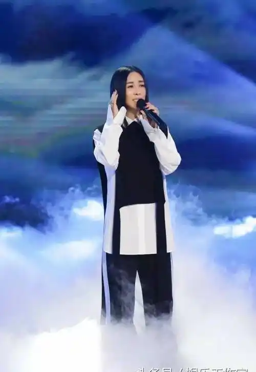 景甜和关晓彤合唱!朋友们,新式组合了解一下_卫视_节目_春晚