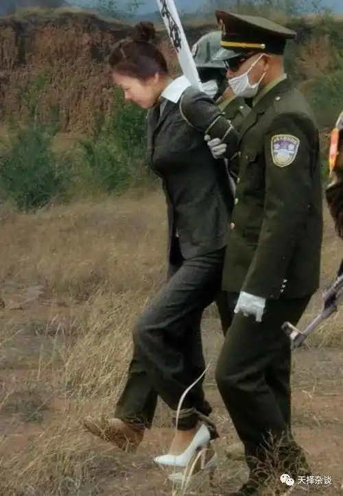 美女死刑犯刘冬梅因一只手镯暴露枪毙前反复念叨佛学中一句话