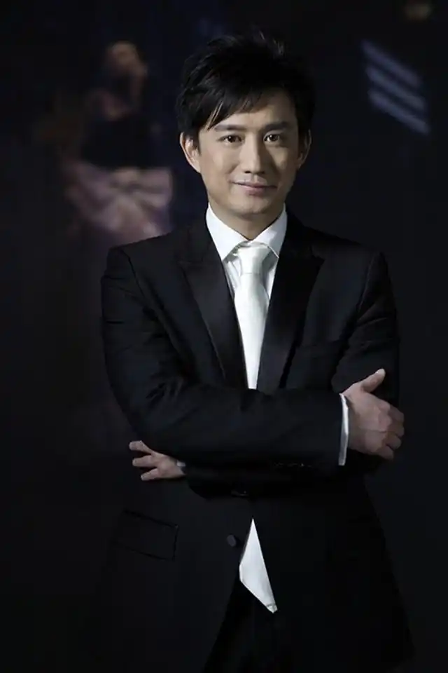 帅哥黄磊个人写真高清手机壁纸