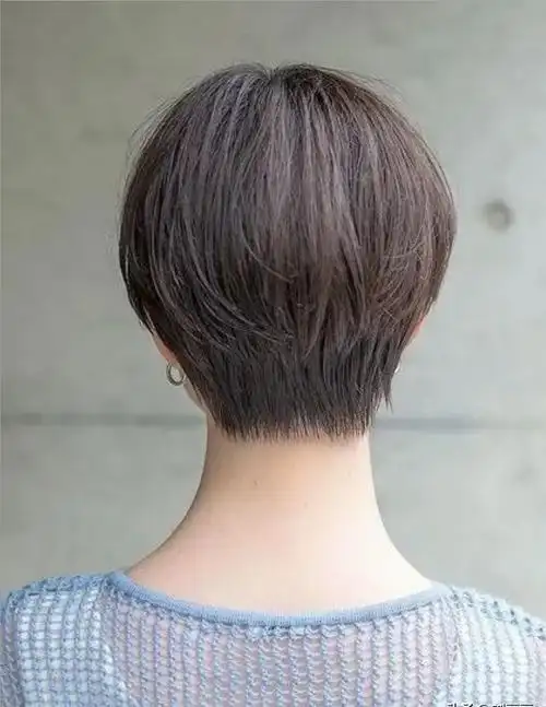 女士短发发型图片大全最新流行(女士短发超短发型图片个性)