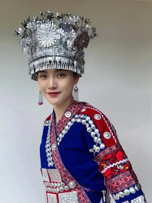 让一让让一让瑶族姑娘来了