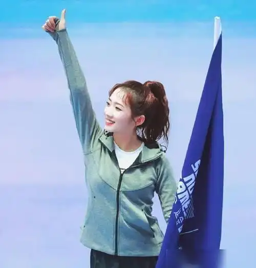 孟美岐化身运动女生,穿运动装照样美,这就是山支大哥的气质!