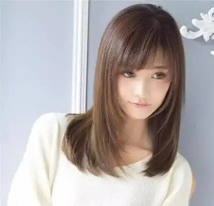 女生直发内扣梨花头甜美又吸睛