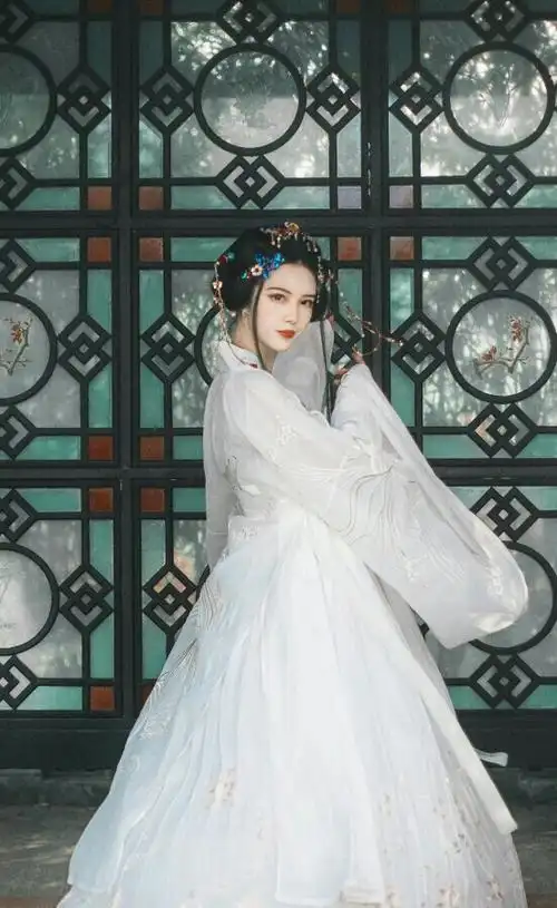 千秋无绝色!悦目是佳人!倾国倾城貌!惊为天下人!古风真人女头乛陌羽柔