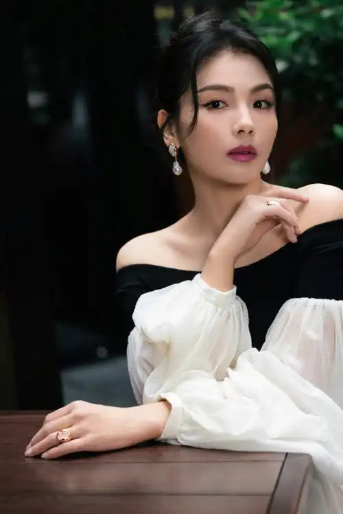 刘涛超话造型:@chloe化妆:@张梦音发型:@张梦音摄影:@axstudio@l刘禹