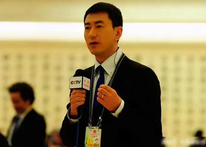 《今日关注》《中国新闻》,鲁健还斩获了主持界很高的"金话筒"奖项