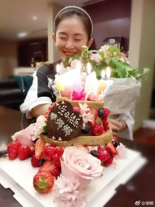 以往在谢娜生日的时候,几乎半个娱乐圈都会为她送上祝福,快乐家族更是