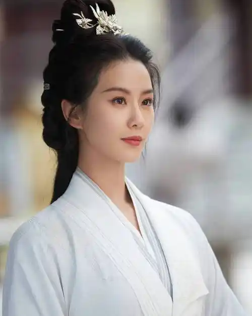 刘诗诗一念关山热播任如意孤冷之中有情有义