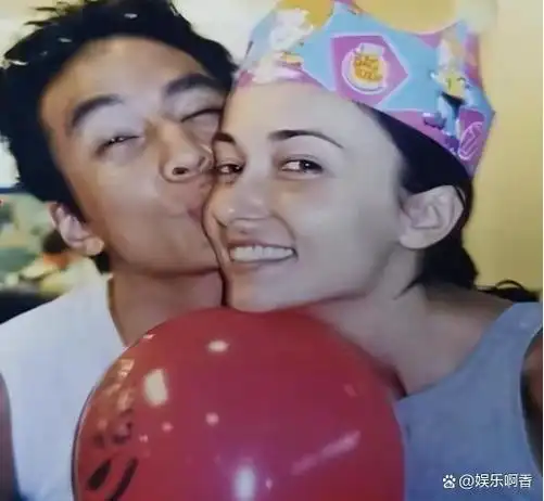 吴彦祖庆祝结婚14周年亲手为老婆做蛋糕发文称没她我活不下去