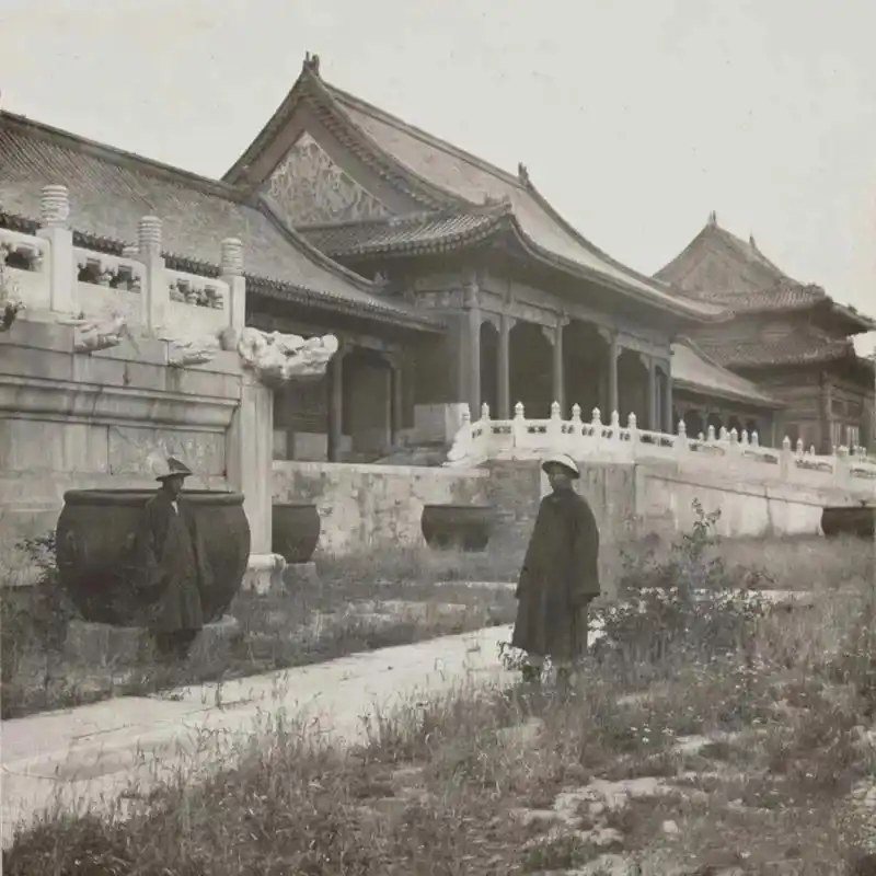 一百多年前的紫禁城#历史老照片#  晚清时期的紫禁城,看得出当时到处