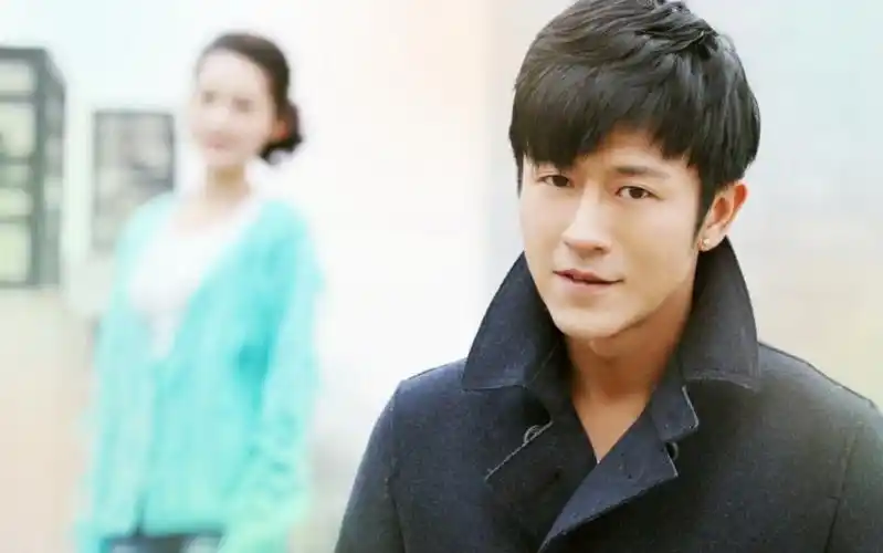 /p> p>2000年出演个人首部电视剧《 a target="_blank" href="/item