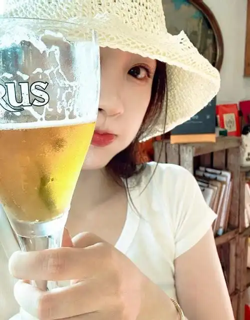 中餐厅ootd#ysx#虞书欣恭喜姜妍#    "世间的温柔皆如干净的云朵和你"